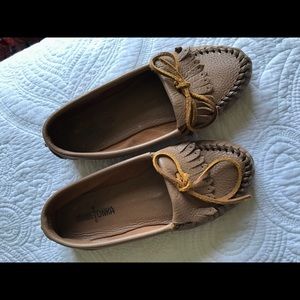 Minnetonka Deerskin Kilty Moccasins